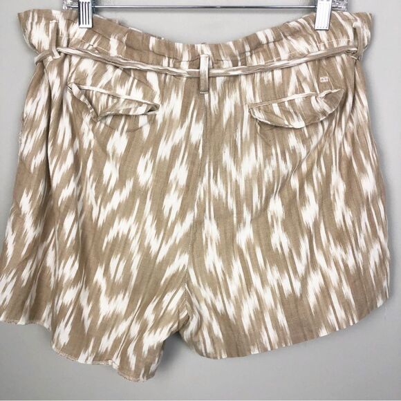 TOMMY HILFIGER | Tan & White Tribal Print Brushstroke Belted Shorts Women’s 16 - Picture 7 of 10